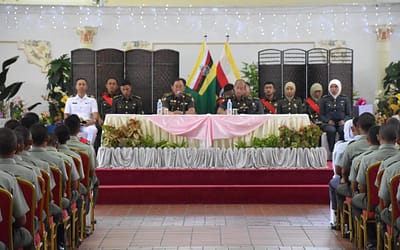 SESI PERJUMPAAN YANG MULIA KOMANDAN INSTITUT LATIHAN ANGKATAN BERSENJATA DIRAJA BRUNEI (IL ABDB) BERSAMA REKRUT LELAKI PENGAMBILAN KE-172 DAN REKRUT WANITA PENGAMBILAN KE-58