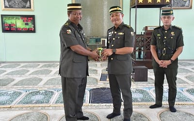 PEGAWAI-PEGAWAI DAN ANGGOTA INSTITUT LATIHAN TERIMA KURMA KURNIA PERIBADI KEBAWAH DULI YANG MAHA MULIA PADUKA SERI BAGINDA SULTAN DAN YANG DI-PERTUAN NEGARA BRUNEI DARUSSALAM