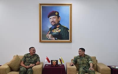 TRAINING INSTITUTE COMMANDANT RECEIVES COURTESY CALL FROM SERGEANT MAJOR SINGAPORE ARMED FORCES