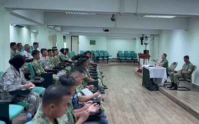 COMMANDANT’S SESSION WITH THE OFFICERS AND INSTRUCTORS OF THE RECRUIT COMPANY