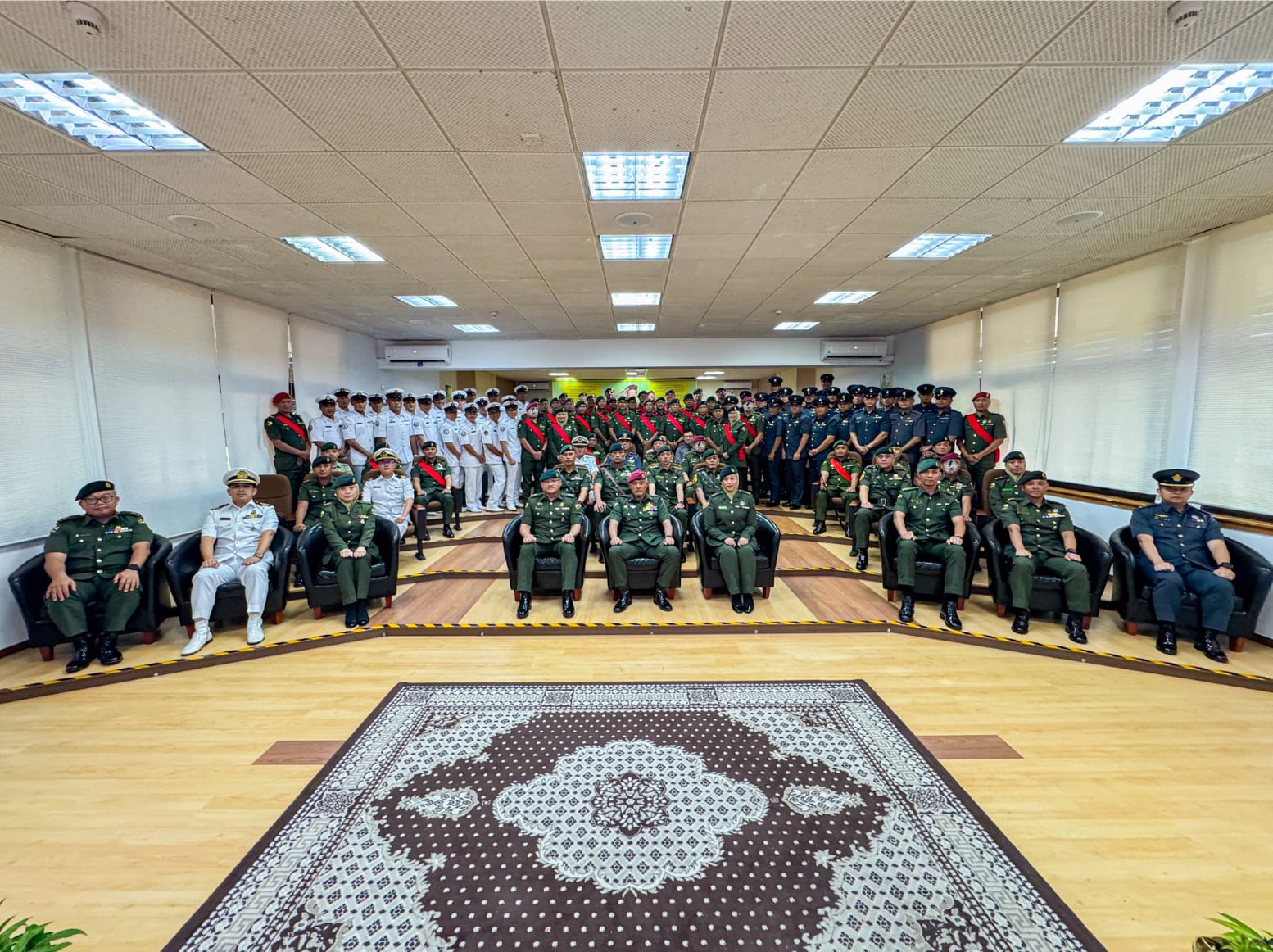 Majlis Penyampaian Sijil dan Penutupan Rasmi Kursus Kepimpinan dan Pengurusan Pegawai Waran Siri 1 2025 01.png