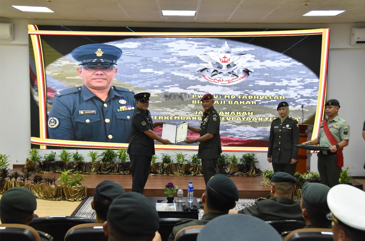 Majlis Penyampaian Sijil dan Penutupan Rasmi Kursus Kepimpinan dan Pengurusan Pegawai Waran Siri 1 2025 07.png