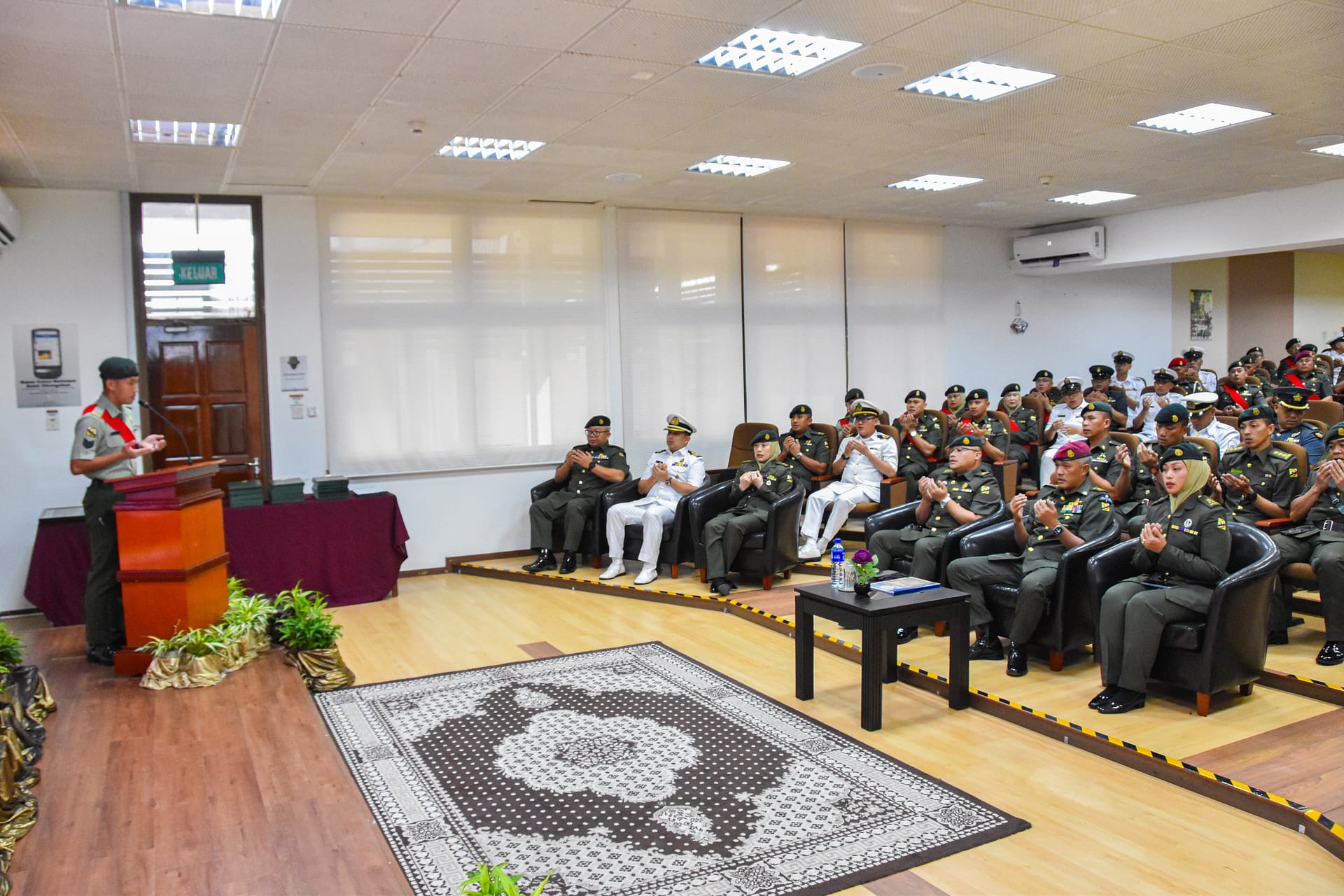 Majlis Penyampaian Sijil dan Penutupan Rasmi Kursus Kepimpinan dan Pengurusan Pegawai Waran Siri 1 2025 09.jpg