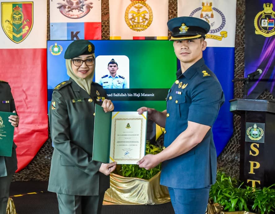 Majlis Penutup dan Penyampaian Sijil bagi Kursus Persiapan Pegawai Pentadbir Siri 2 2025 04.jpg