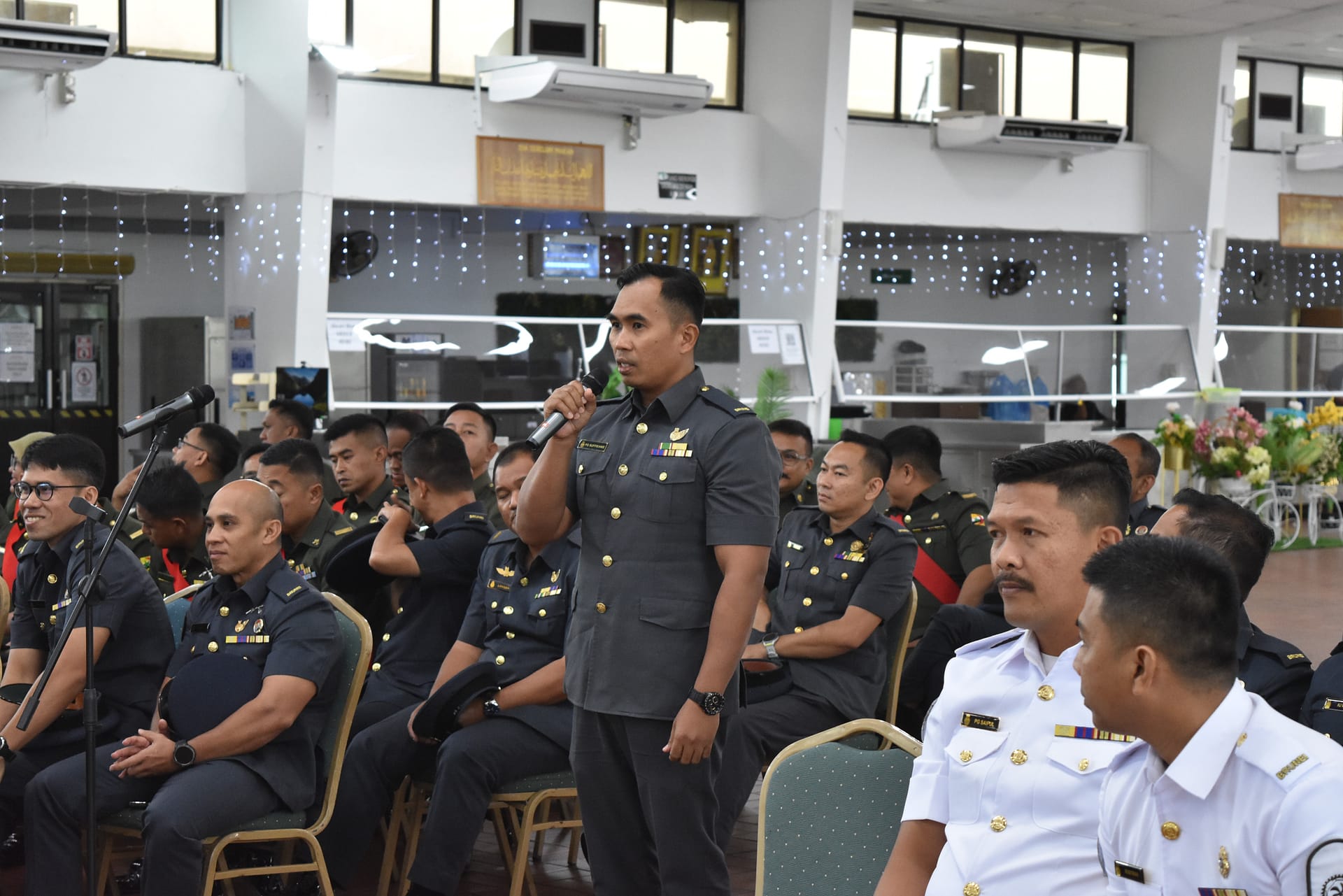 Sesi Sarjan Mejar Angkatan Bersenjata Diraja Brunei (SM ABDB) bersama Para Pemimpin Kursus Kepimpinan dan Pengurusan Pegawai Waran Siri 2 2025 04.jpg
