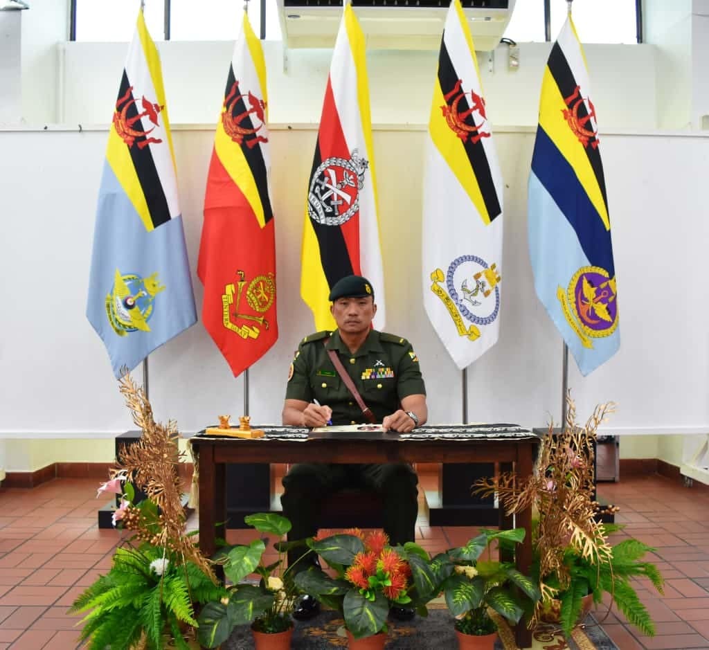 Sesi Sarjan Mejar Angkatan Bersenjata Diraja Brunei (SM ABDB) bersama Para Pemimpin Kursus Kepimpinan dan Pengurusan Pegawai Waran Siri 2 2025 05.jpg