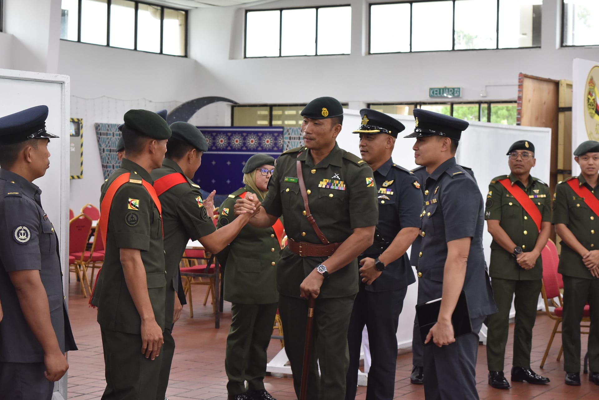 Sesi Sarjan Mejar Angkatan Bersenjata Diraja Brunei (SM ABDB) bersama Para Pemimpin Kursus Kepimpinan dan Pengurusan Pegawai Waran Siri 2 2025 06.jpg