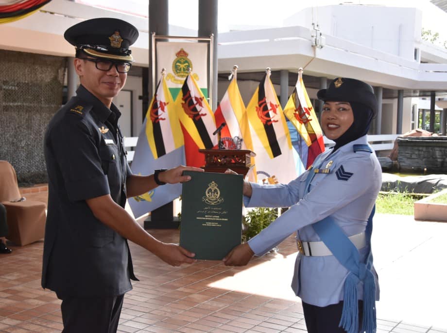 Penyampaian Sijil dan Penutupan Kursus Kerani Kanan Siri 1 2025 03.jpg