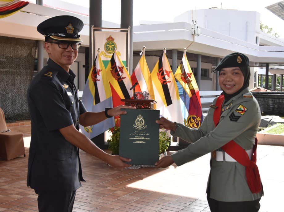 Penyampaian Sijil dan Penutupan Kursus Kerani Kanan Siri 1 2025 06.jpg