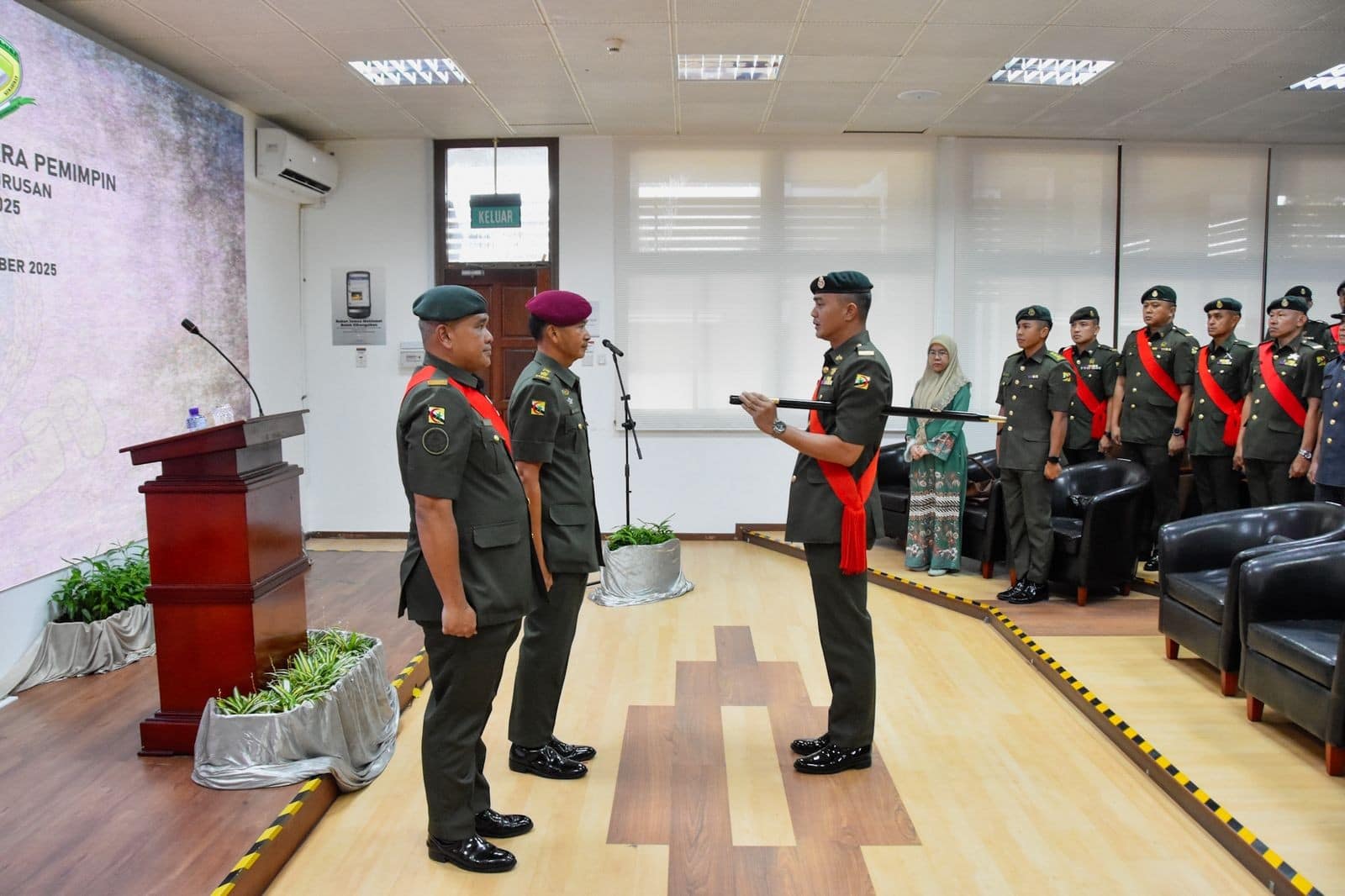 Sesi Muzakarah Komandan bersama Para Pemimpin Kursus Kepimpinan Dan Pengurusan Pegawai Waran Siri 2 2025 02.jpg