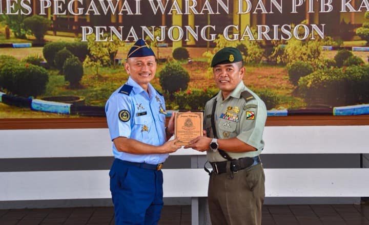 Majlis Penyampaian Sumbangan dan Cenderamata 04.jpg