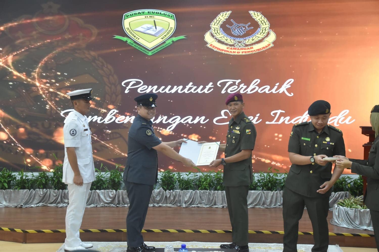 THE CERTIFICATE PRESENTATION AND CLOSING CEREMONY OF THE WARRANT OFFICERS LEADERSHIP AND MANAGEMENT COURSE SERIAL 2 2025 06.jpg