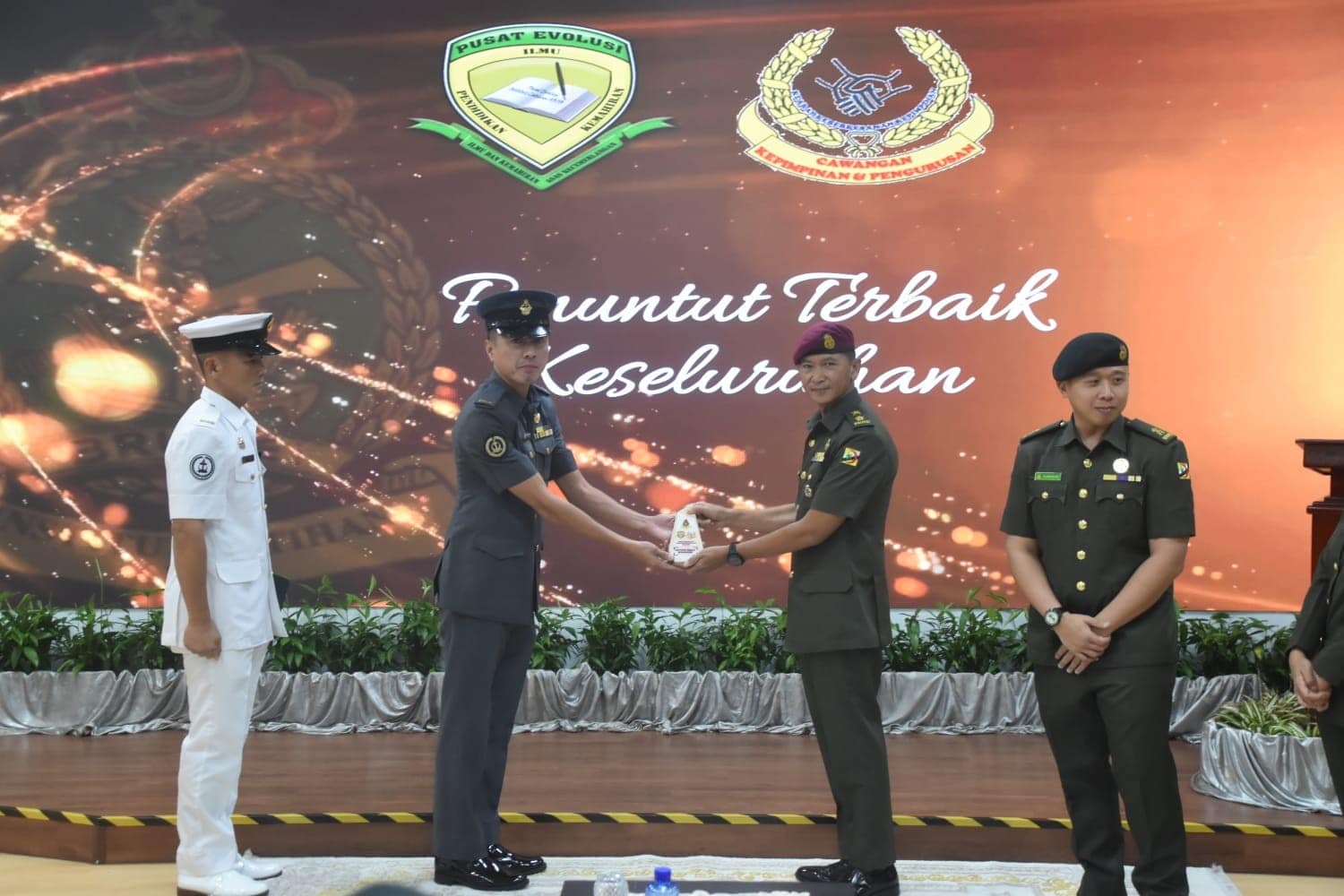 THE CERTIFICATE PRESENTATION AND CLOSING CEREMONY OF THE WARRANT OFFICERS LEADERSHIP AND MANAGEMENT COURSE SERIAL 2 2025 07.jpg