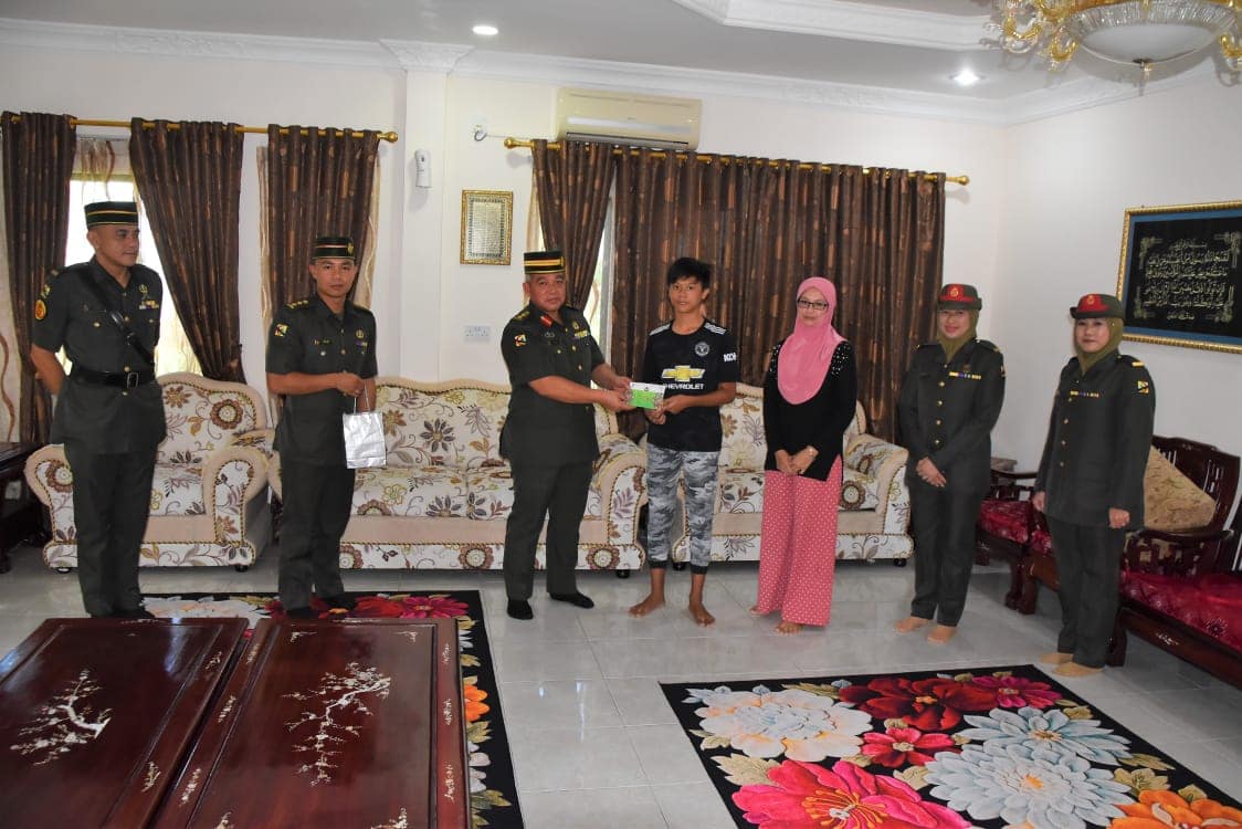 penyerahan sumbangan 1.jpeg