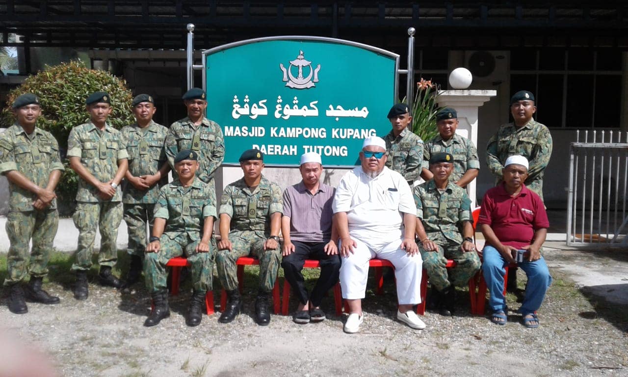 mmbrsihkan masjid 2.jpeg