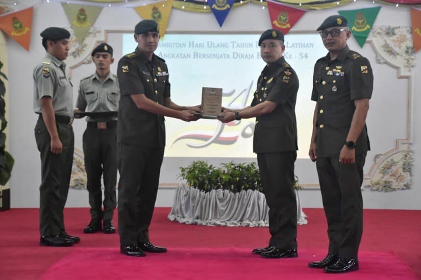 HUT823.jpg