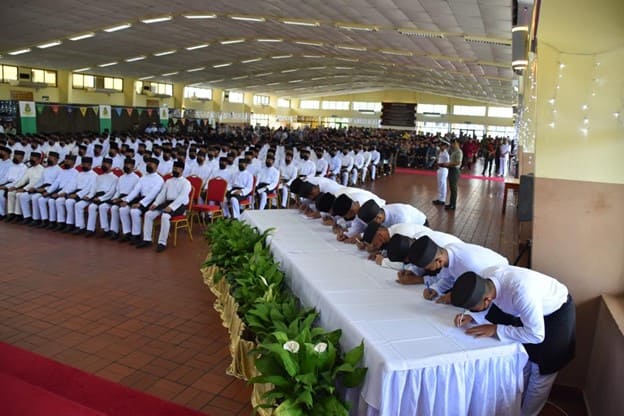 Upacara Menandatangani Risalah Undang-Undang Rahsia Rasmi Brunei Army Form (BAF) 122 bagi Rekrut Lelaki Pengambilan ke 172 dan Rekrut Wanita Pengambilan ke 58.jpg