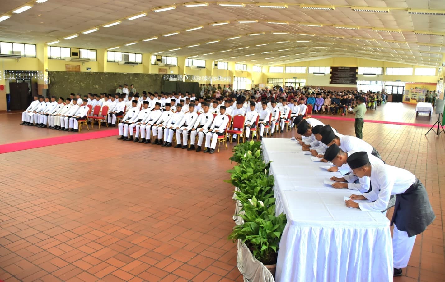 UPACARA MENANDATANGANI BAF 122 BAGI REKRUT LELAKI PENGAMBILAN KE-173.jpg