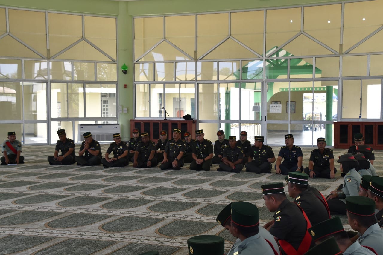 Majlis Penyerahan Kurma Kurnia Peribadi KDYMM Paduka Seri Baginda Sultan bagi tahun 1445H.jpg