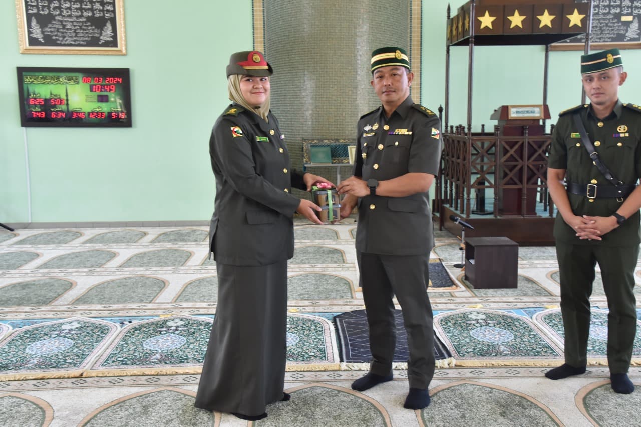 Wakil Pegawai Memerintah Pusat Evolusi.jpg