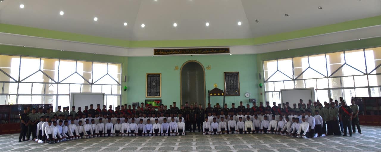 Majlis Penyerahan Kurma Kurnia Peribadi KDYMM Paduka Seri Baginda Sultan bagi tahun 2024M.jpg