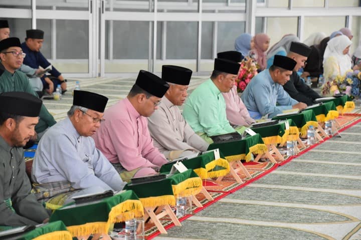 MAJLIS KHATAM AL-QURAN DAN DOA KESYUKURAN DAN MAJLIS BERSUNGKAI IL ABDB 2.jpg
