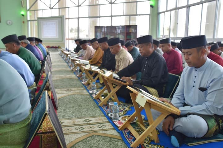 MAJLIS KHATAM AL-QURAN DAN DOA KESYUKURAN DAN MAJLIS BERSUNGKAI IL ABDB 3.jpg