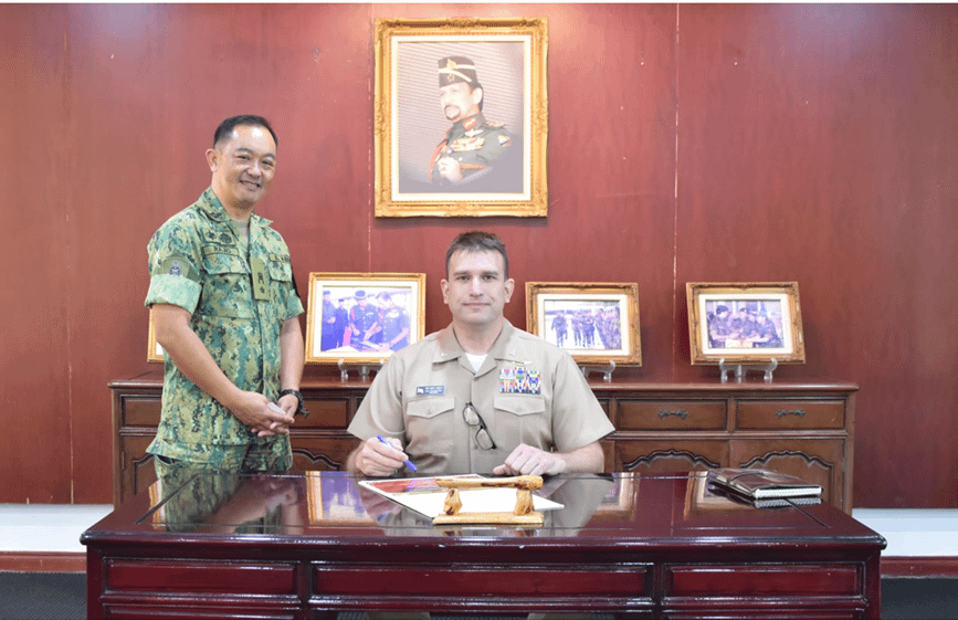 Kunjungan Hormat daripada US NAVY International Program Office.png