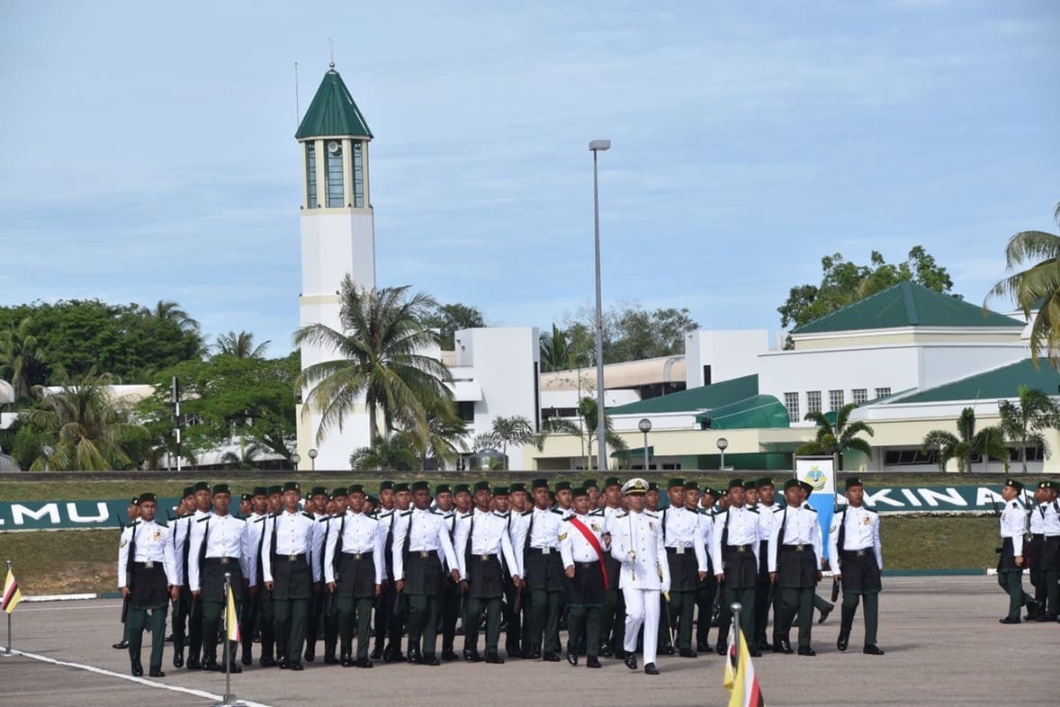 Perbarisan berjalan lalu.jpg