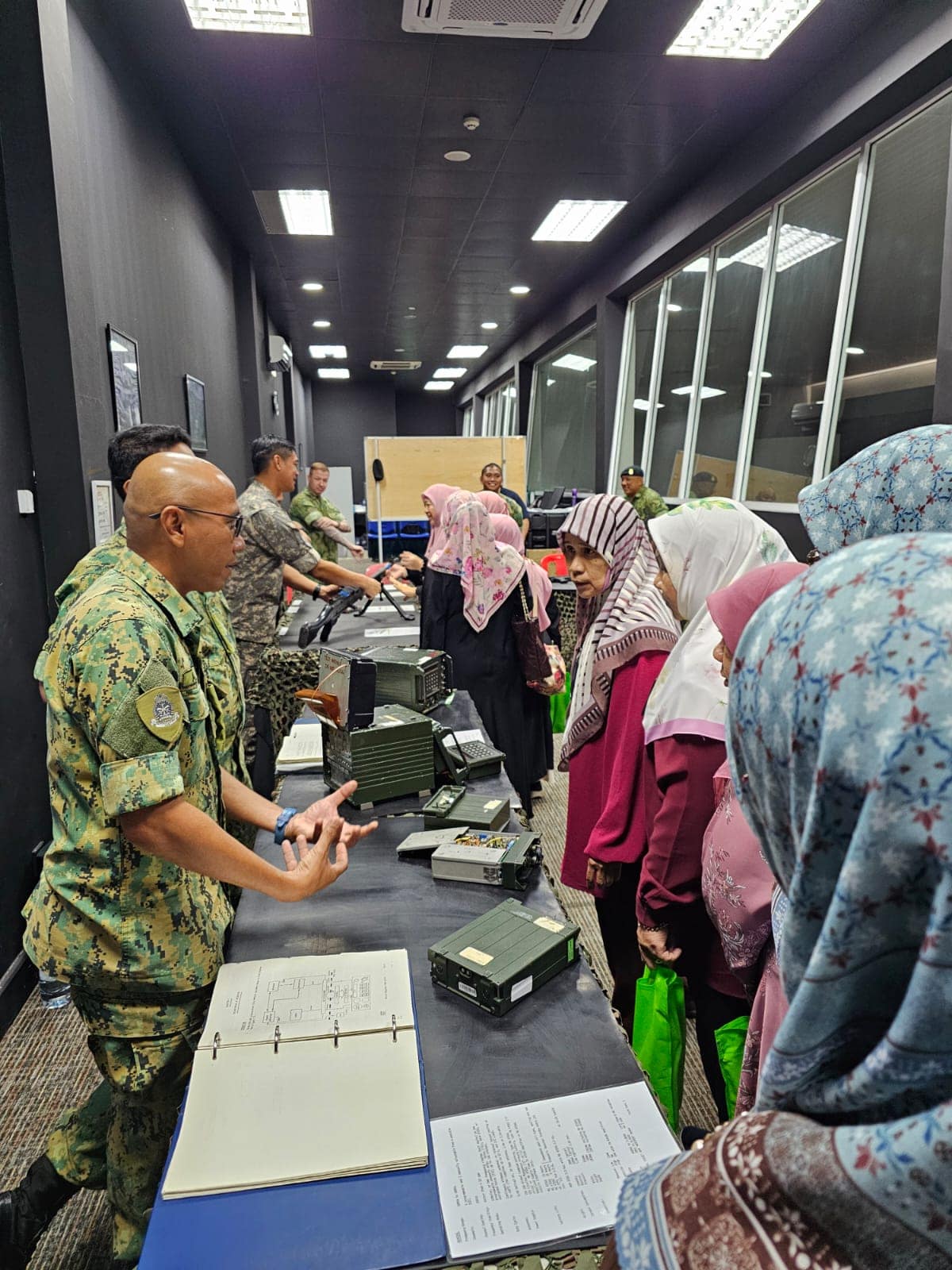 Pameran statik daripada Cawangan Latihan Teknikal Darat, SPT IL ABDB.jpg