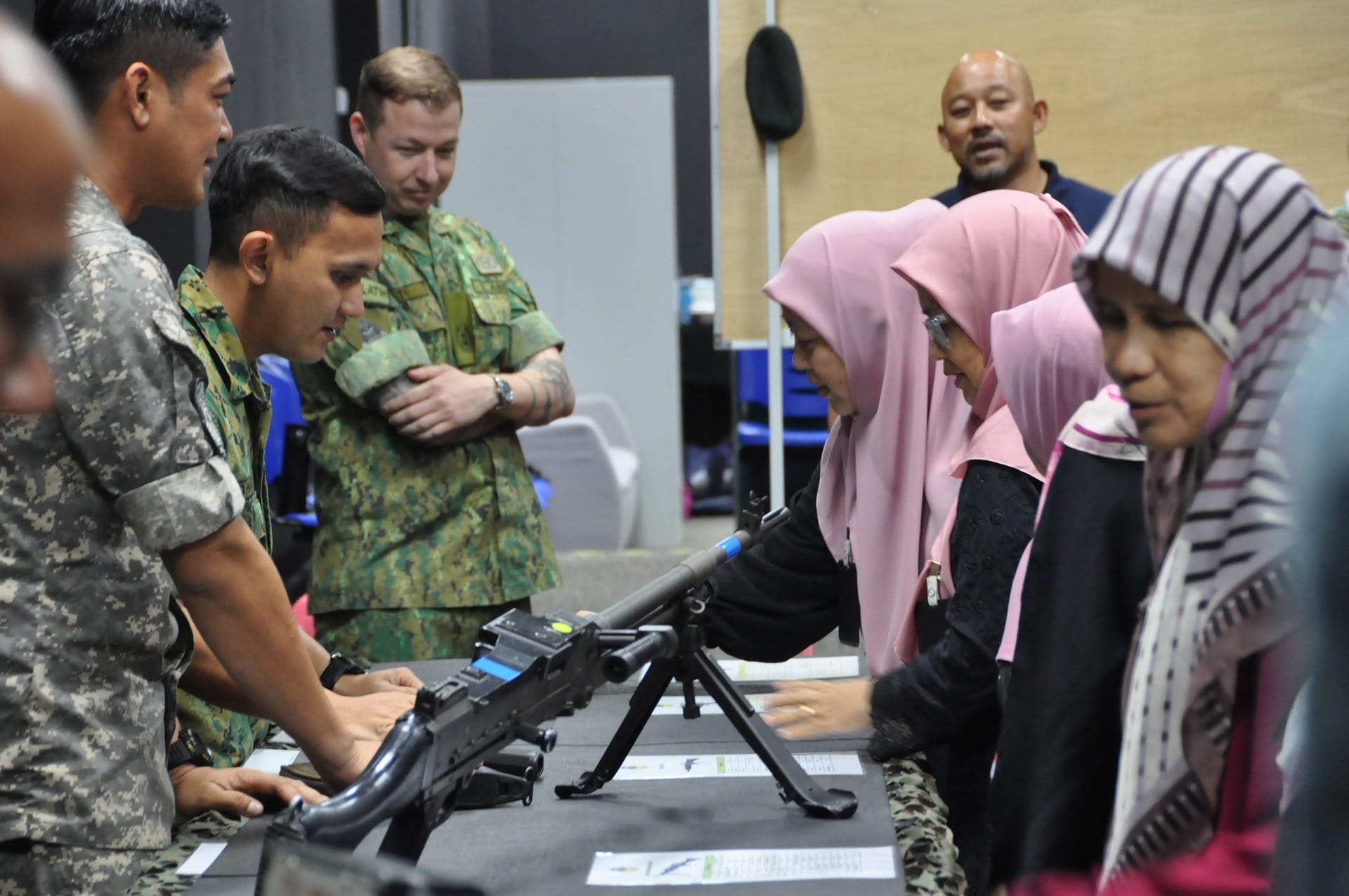Pameran senjata di CLTD SPT.jpg