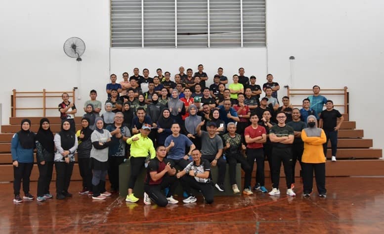 TABATA BERSAMA KOMANDAN.jpg