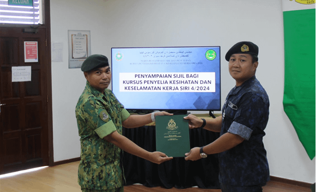 THE CLOSING CEREMONY AND CERTIFICATE PRESENTATION FOR THE OCCUPATIONAL HEALTH AND SAFETY SUPERVISORS COURSE 4.png