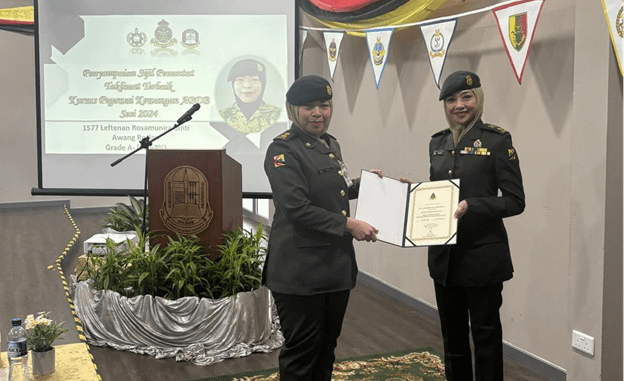 MAJLIS PENYAMPAIAN SIJIL DAN PENUTUP BAGI KURSUS PEGAWAI KEWANGAN ABDB SESI 2024 KURSUS AKAUN PERKHIDMATAN ABDB SIRI 012024 SERTA KURSUS KETUA SEKSYEN GAJI SESI 2024 2.png