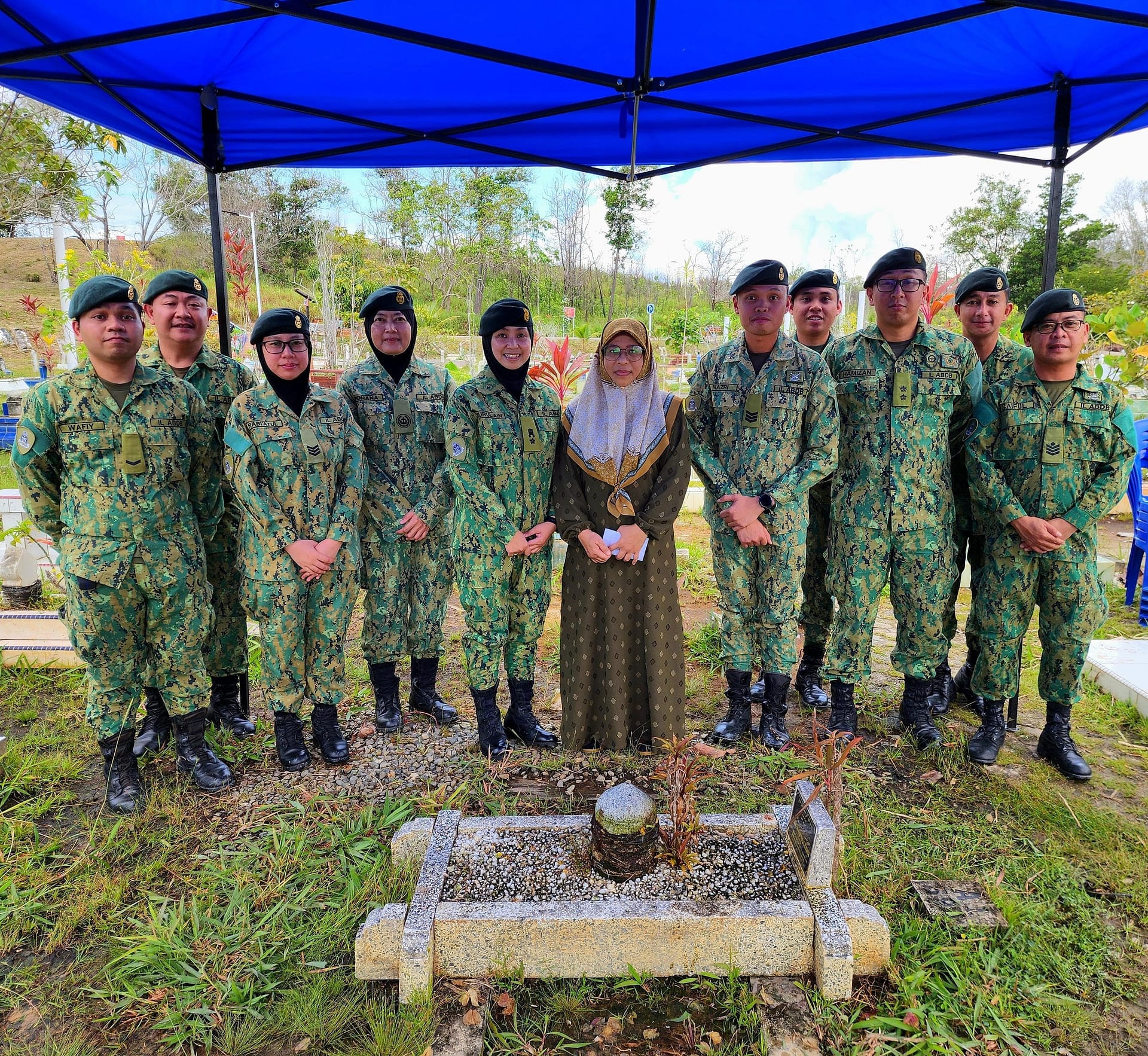 kempen kebersihan bertempat di tanah perkuburan 01.jpg
