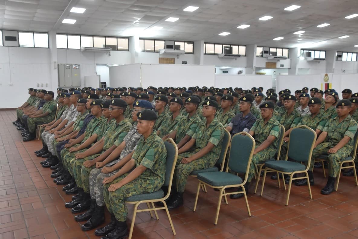 komandan bersama rekrut 176 02.jpg