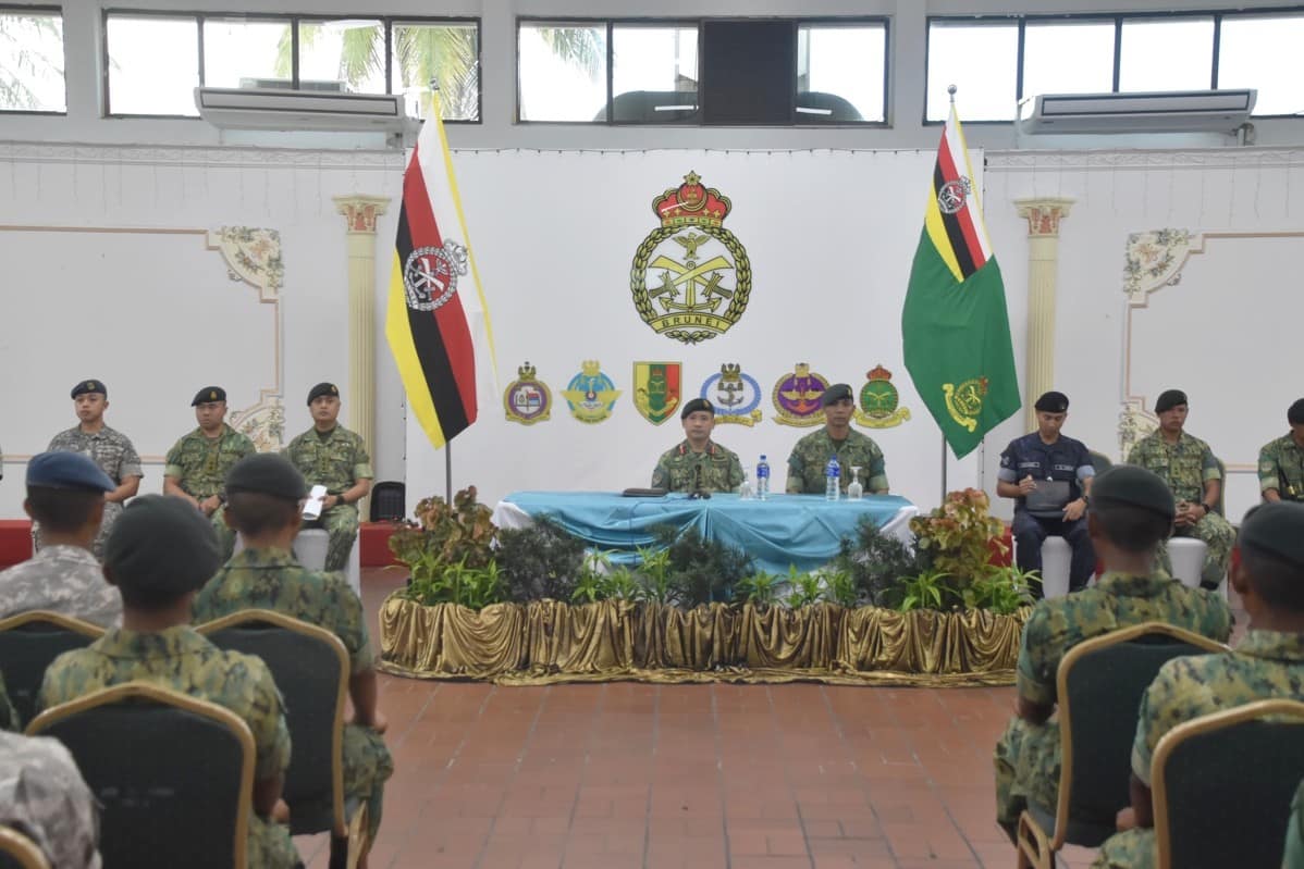 komandan bersama rekrut 176 03.jpg