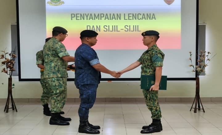 PENYAMPAIAN SIJIL DAN LENCANA SERTA PENUTUPAN KURSUS PENINGKATAN PEMANDU SESI 2025 02.jpg