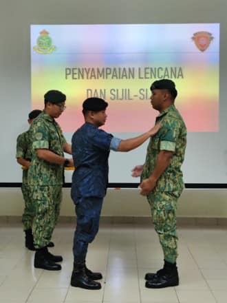 PENYAMPAIAN SIJIL DAN LENCANA SERTA PENUTUPAN KURSUS PENINGKATAN PEMANDU SESI 2025 03.jpg