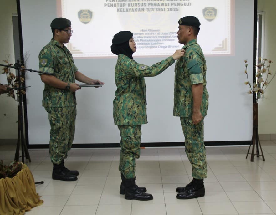 MAJLIS PENYAMPAIAN LENCANA, SIJIL DAN PENUTUP KURSUS PEGAWAI PENGUJI KELAYAKAN (QTO) SESI 2025 02.jpg