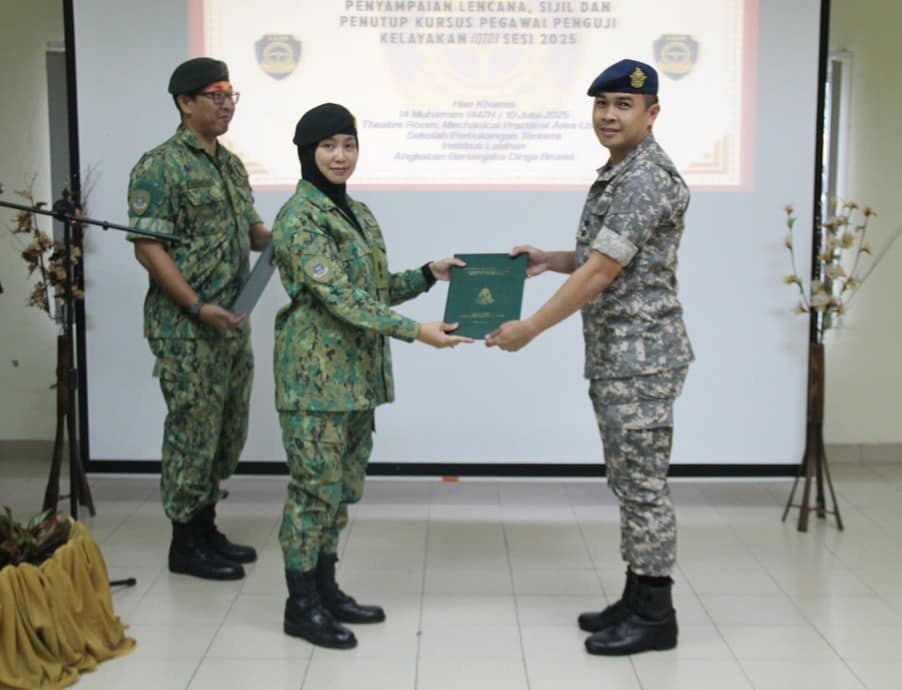 MAJLIS PENYAMPAIAN LENCANA, SIJIL DAN PENUTUP KURSUS PEGAWAI PENGUJI KELAYAKAN (QTO) SESI 2025 03.jpg